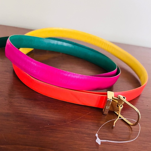 Liz Clairbourne Vintage Leather Belt Gold buckle with 2 interchangeable straps - Picture 3 of 5